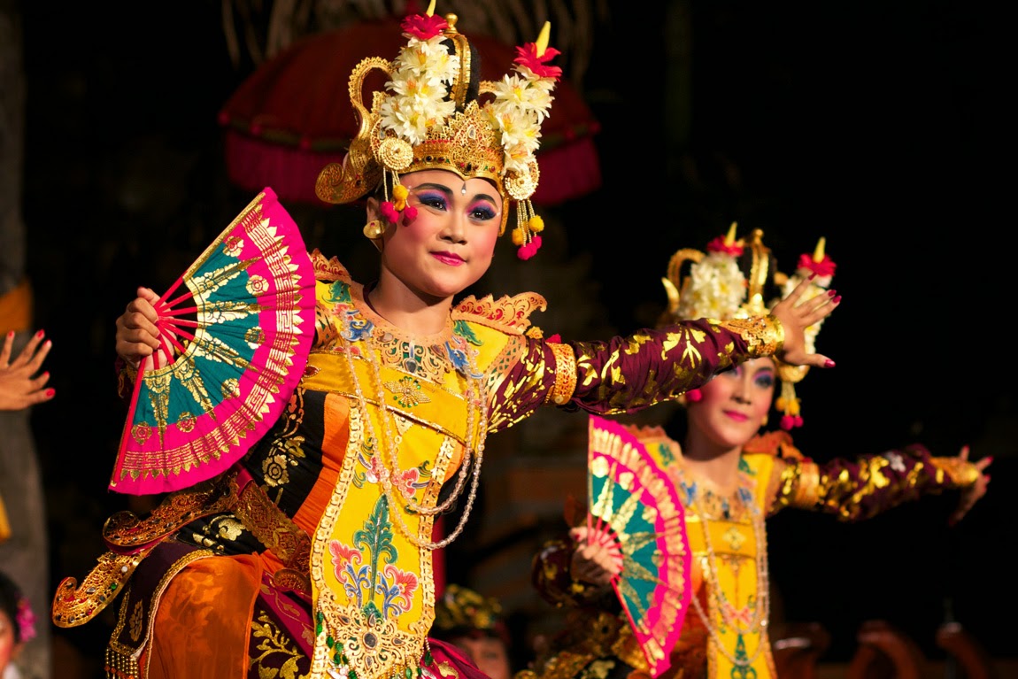 WORLD IMAGINATION : Traditional Dance of Bali-Indonesia