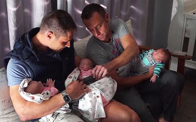 Heboh! Pasangan Gay Tulen Ini Punya Anak Kandung Kembar 3! Heboh! Pasangan Gay Tulen Ini Punya Anak Kandung Kembar 3!