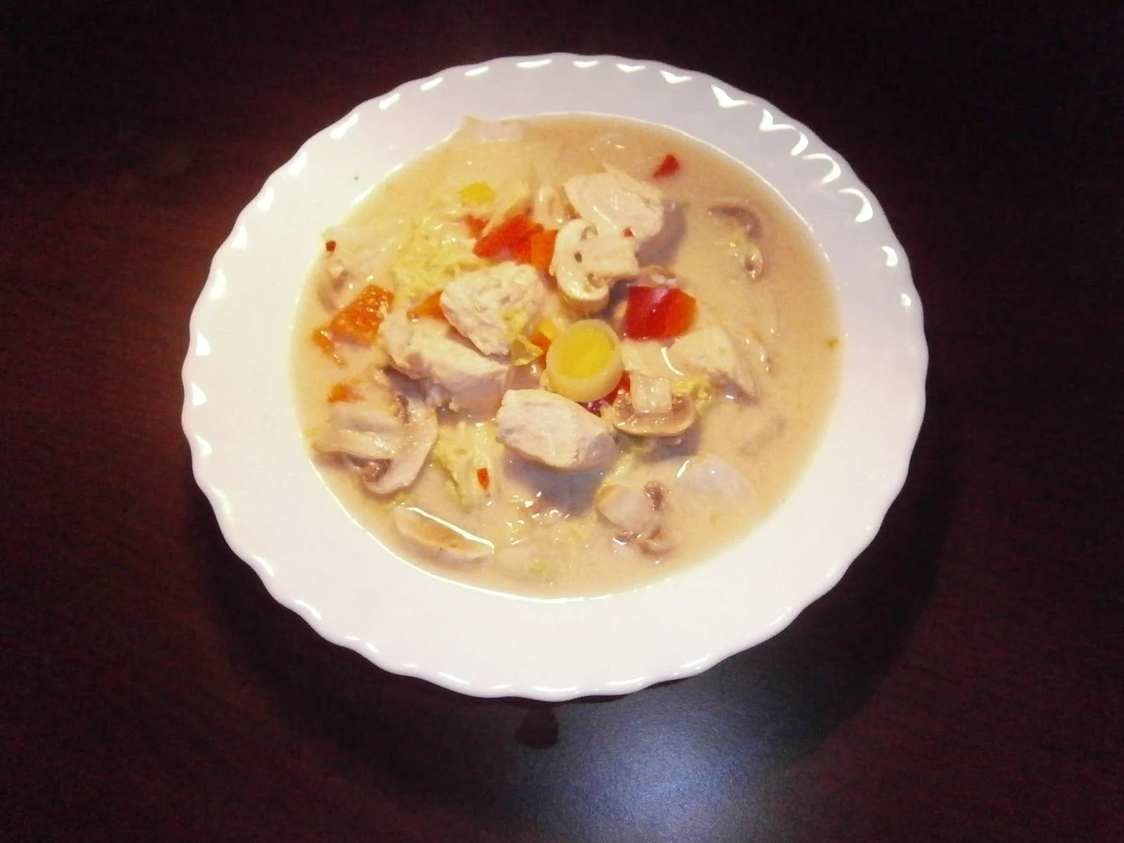Délices d'une novice: Soupe au lait de coco, poulet, champignons, chou
