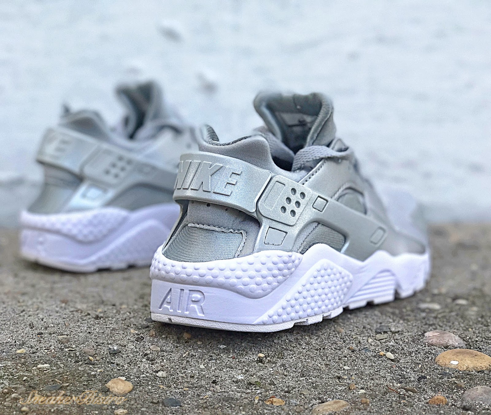 nike air huarache silver