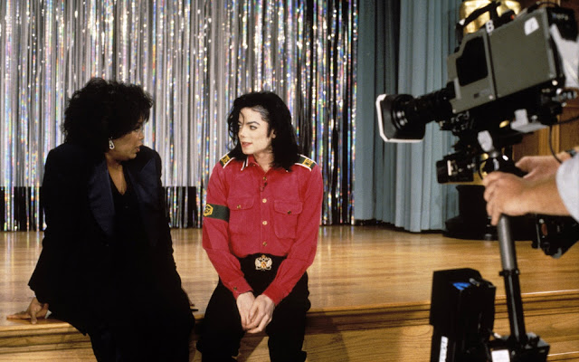 https://3.bp.blogspot.com/-Vy0bSfKz44A/VhgQLTpoaUI/AAAAAAAAAcQ/G76m07bkKzE/s640/michael-jackson-oprah-interview-outtakes-1993.jpg
