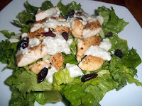 Γιορτινή Σαλάτα Γεύμα με κοτοπουλο, Blue Cheese, cranberries και καρυδια για τις ... ενδιάμεσες μέρες! - by https://syntages-faghtwn.blogspot.gr