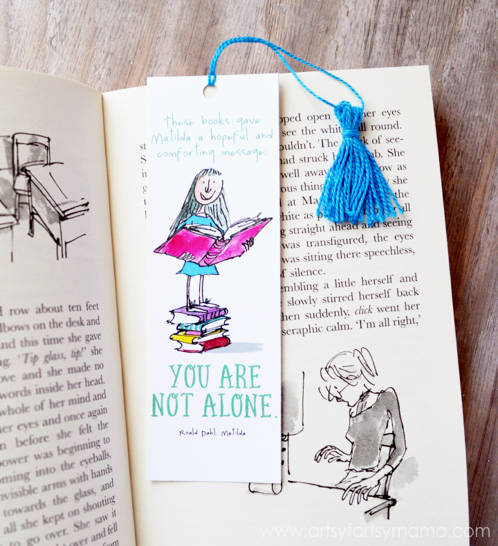 Free Printable Roald Dahl Bookmarks and DIY Mini Tassel Tutorial at artsyfartsymama.com