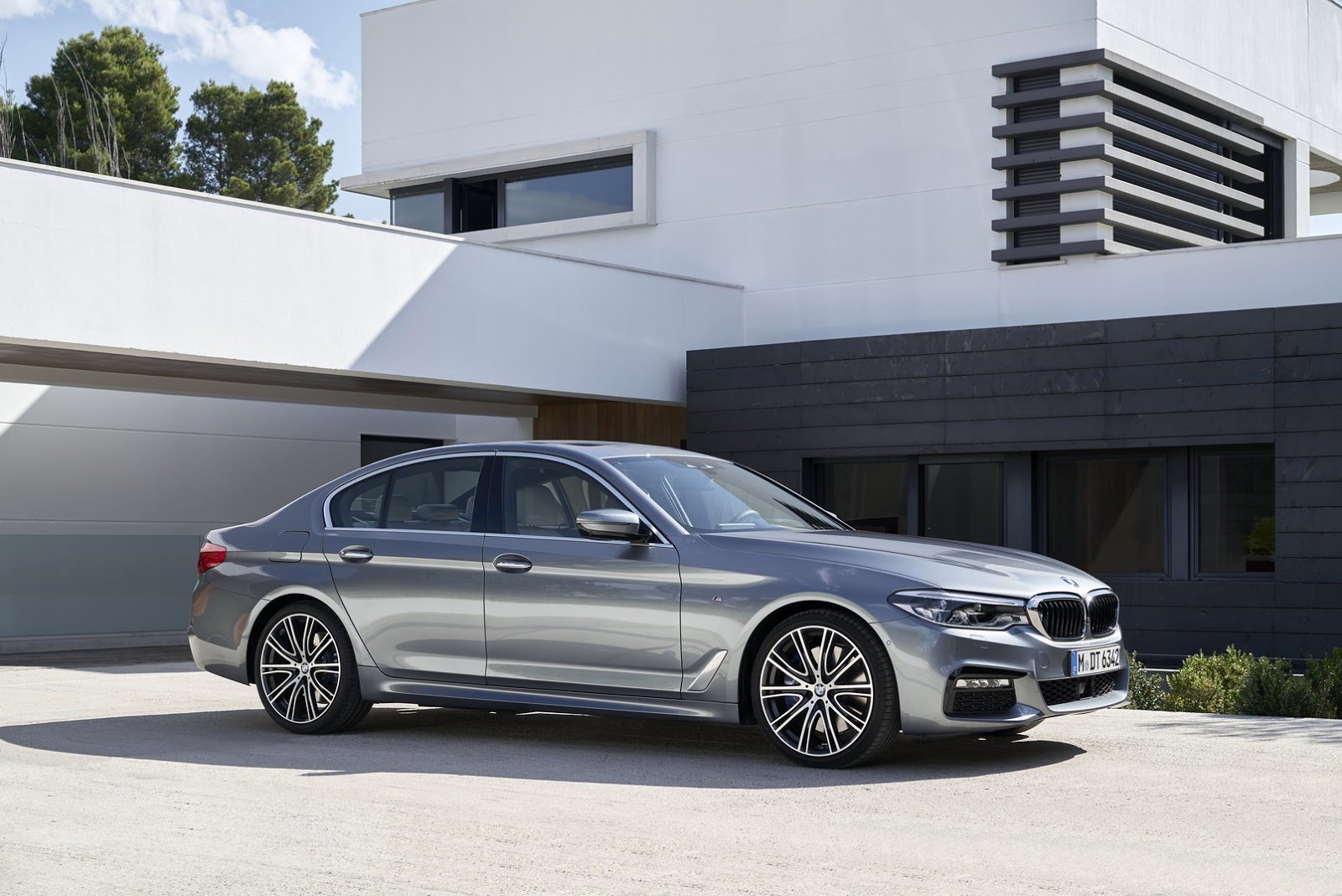 2017-BMW-5-Series-18.jpg