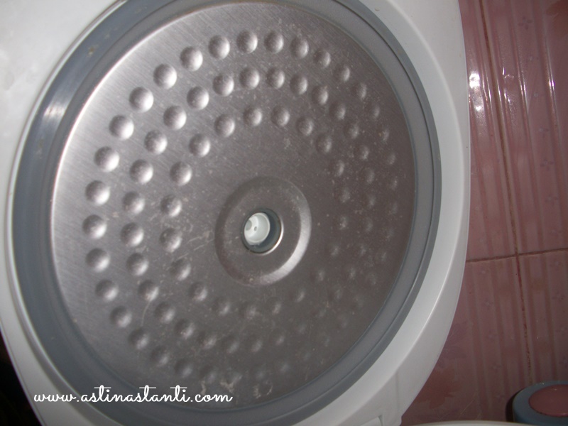 Cara Membersihkan Rice Cooker Astin Astanti