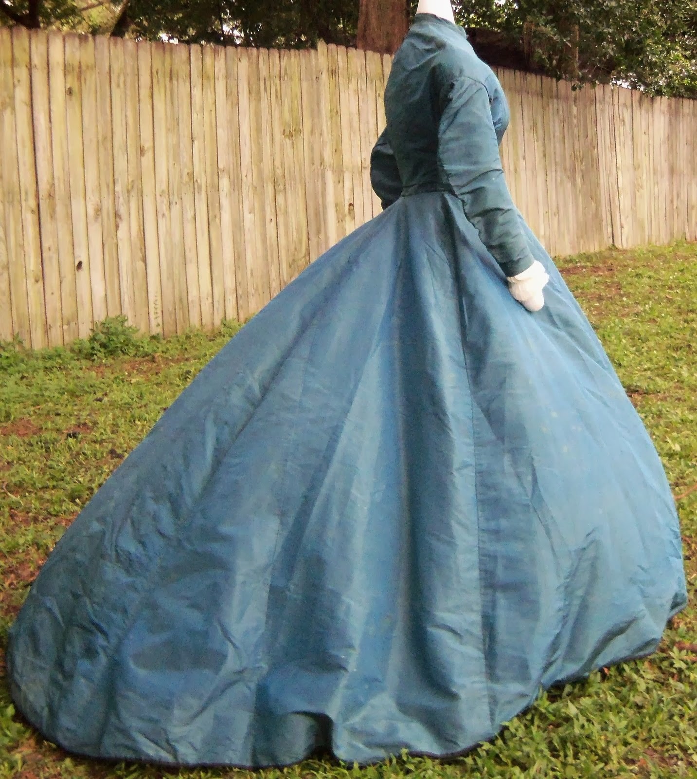 All The Pretty Dresses: Mid 1860's Dress