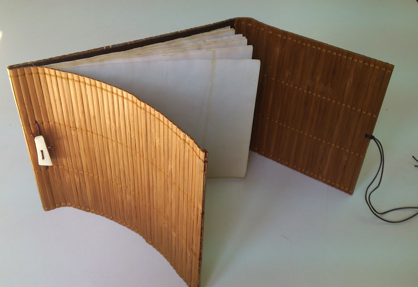 ENTRE LOMOS: COSIDO DE HOJAS SUELTAS