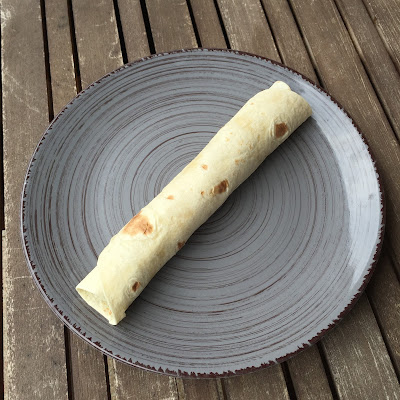 Mini-wraps - étape 4 : rouler la galette de blé 