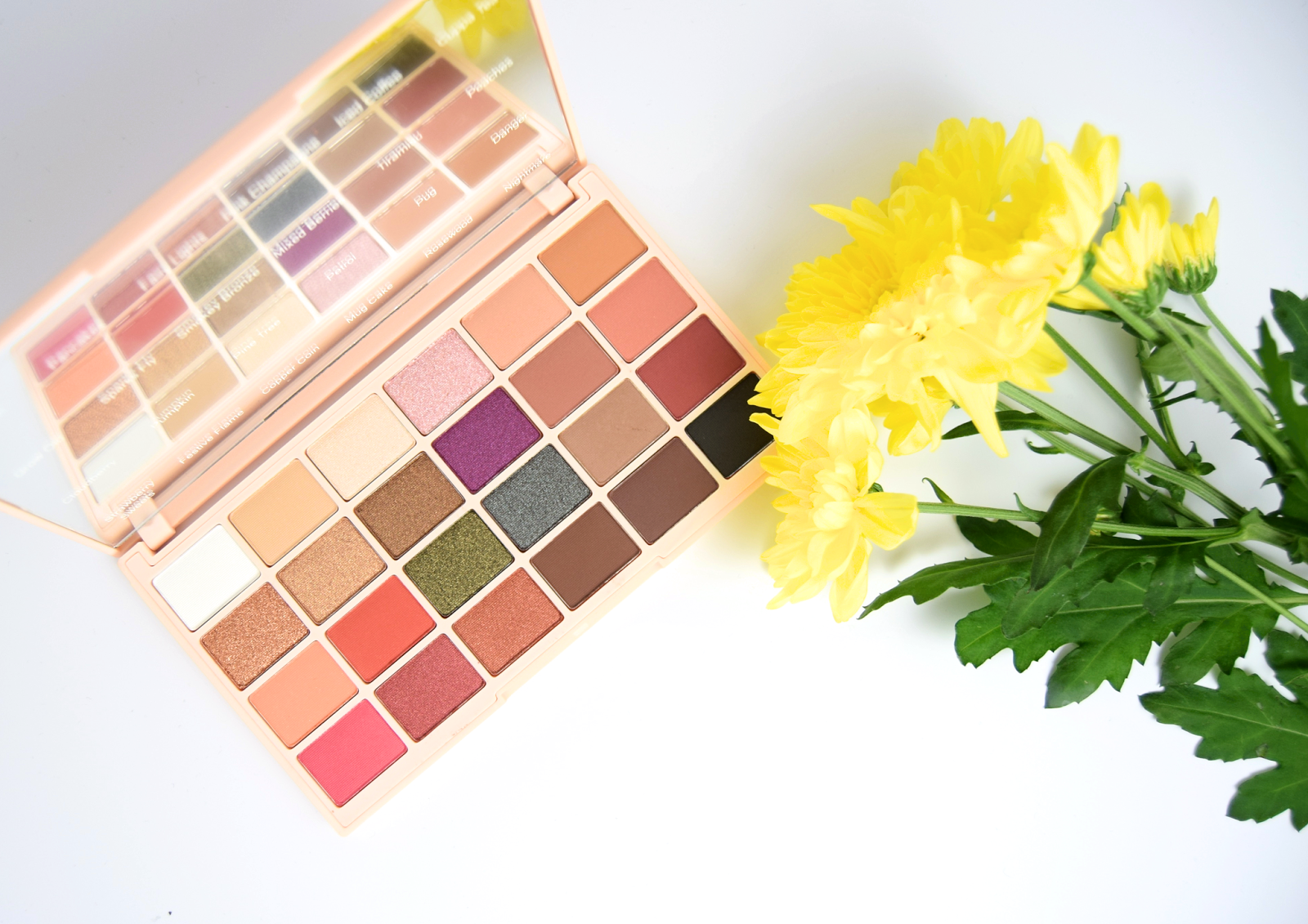 Тени революшен sophx. Makeup revolution x soph extra spice eyeshadow palette. Revolution makeup sophx ultra eyeshadows. Revolution sophx ultra eyeshadows. Палетка revolution soph x.