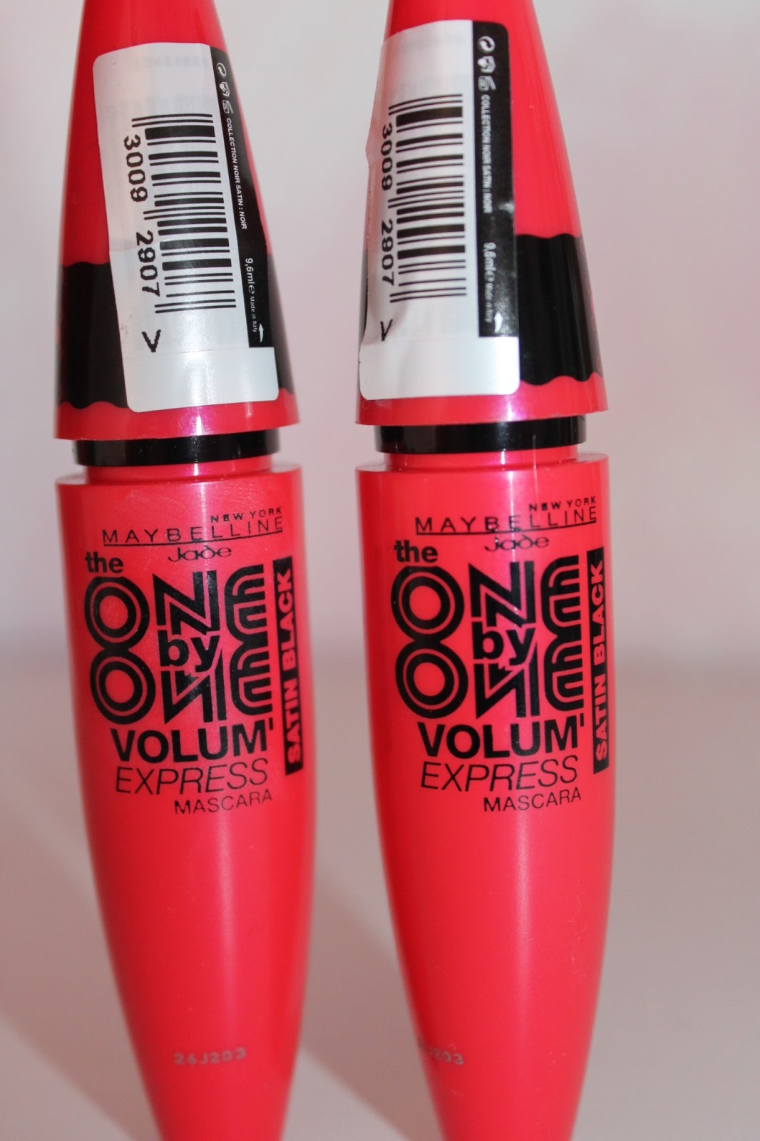 Venustus Honest Maybelline Jade One by One "Volum Express Mascara"