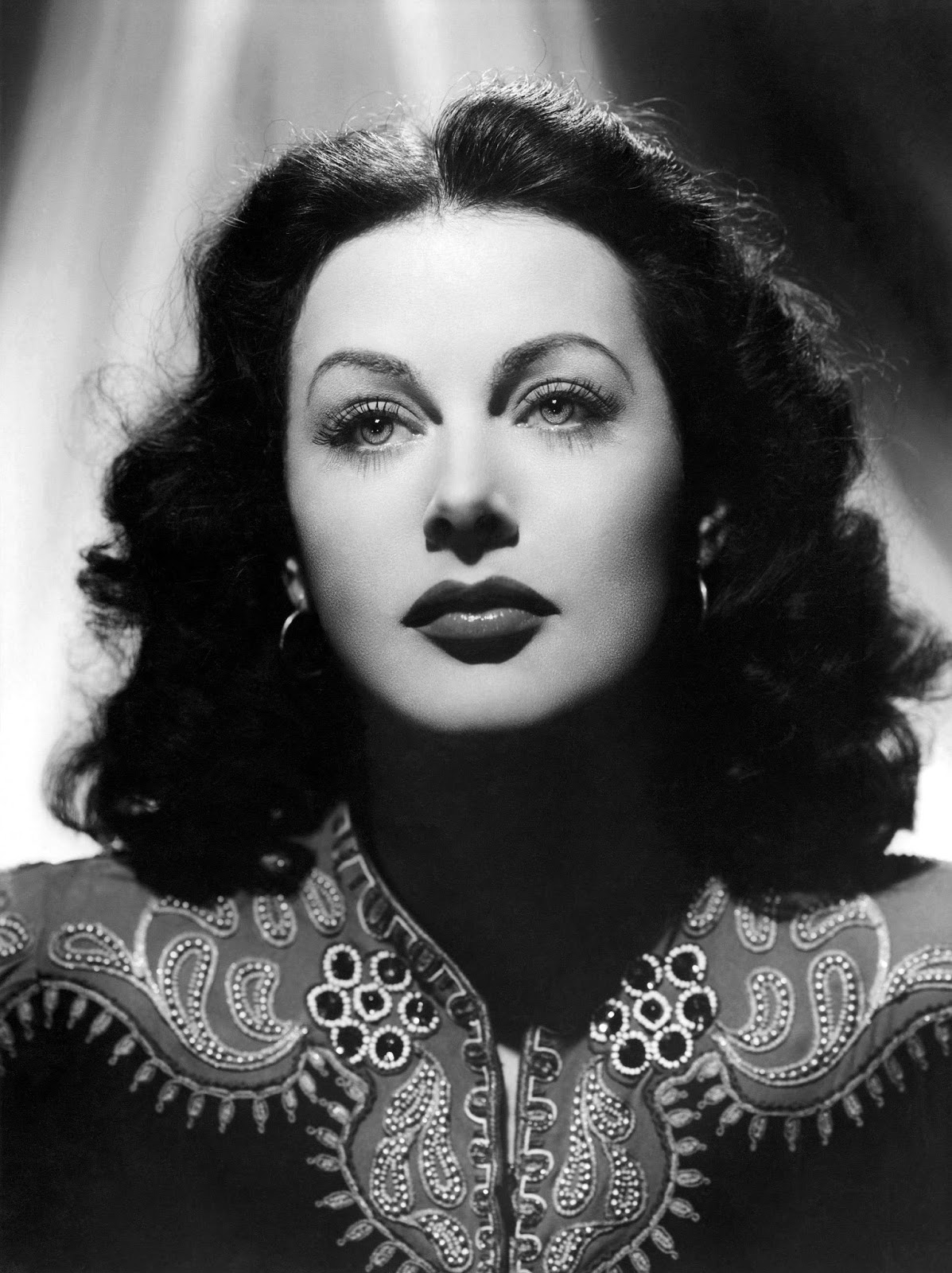 Spread Spectrum and Pin-up Girl Hedy Lamarr | TechBlade PH