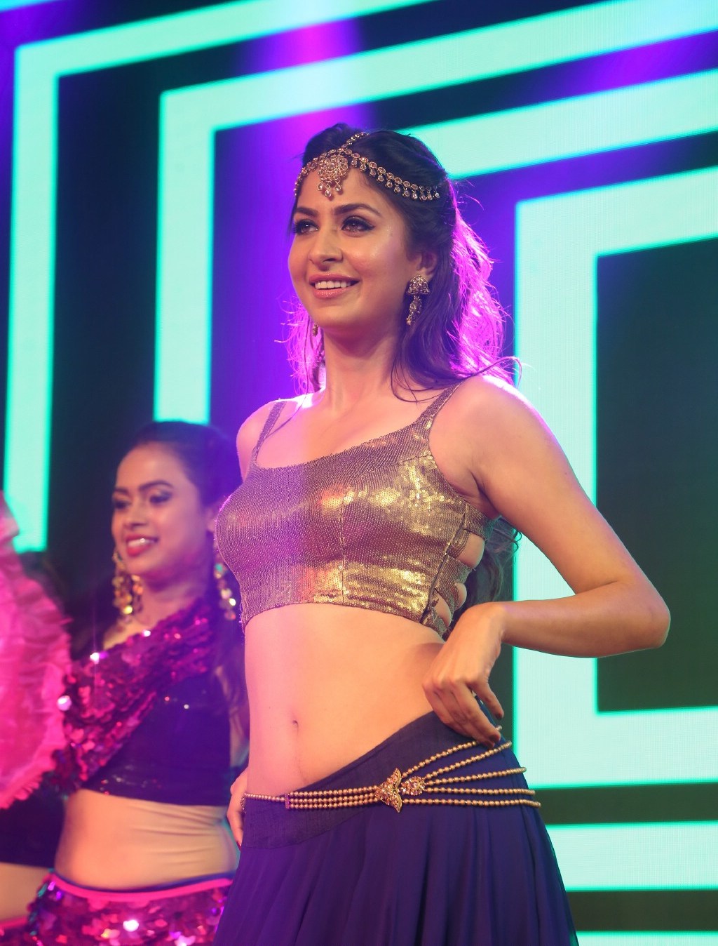 Malvika Raaj Looks Irresistibly Sexy as She Performs Live During Telugu Film â€˜Jayadevâ€™ Pre Release Event in Hyderabad