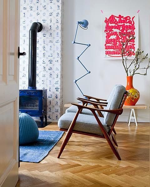 Lampara grande Jielde de suelo azul salon danes escandinavo