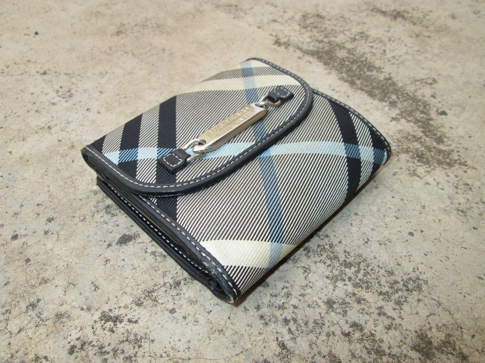 d0rayakEEbaG: Authentic Burberry BLUE LABEL Wallet(SOLD)