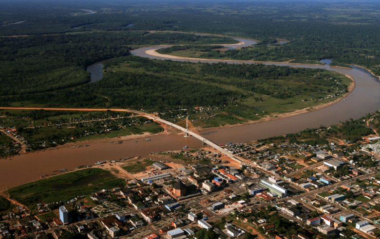 História de Cruzeiro do Sul: A ponte sobre o Rio Juruá - A imagem do ano.