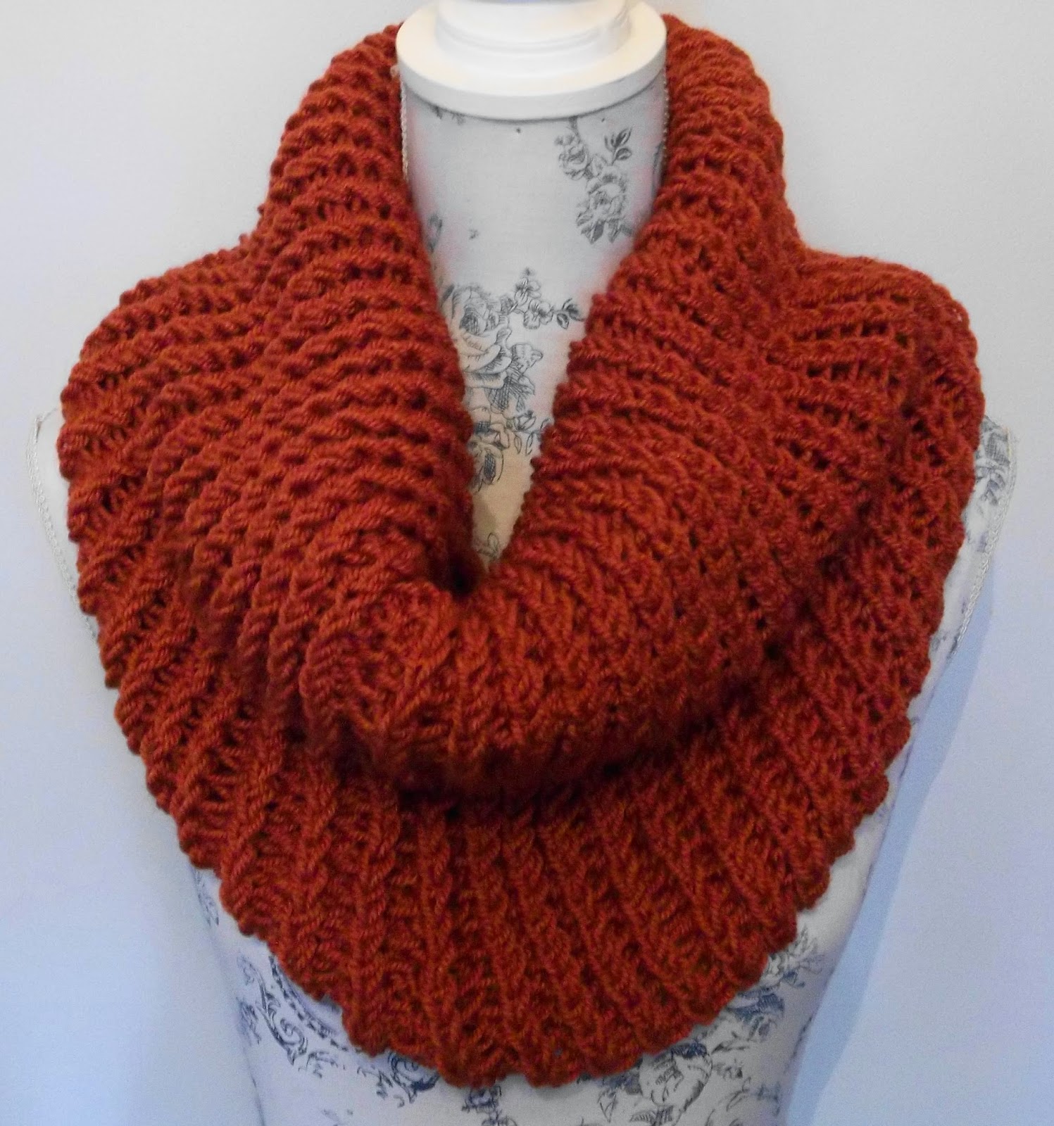 HAND KNITTING PATTERNS. ARAN. COWLS, HATS, SCARVES AND NECK WARMERS