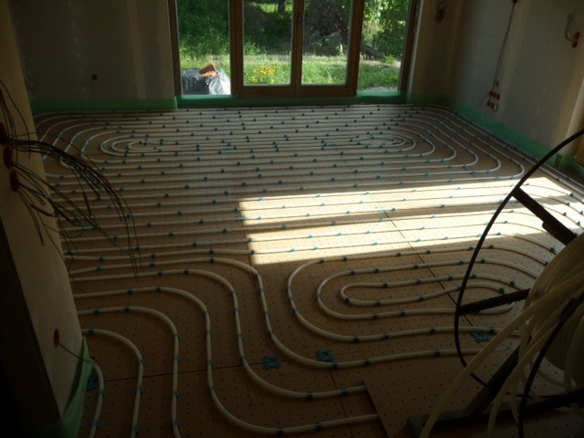 Hausbau mit Murr Holzhaus Neuburg: Fußbodenheizung und Dämmung