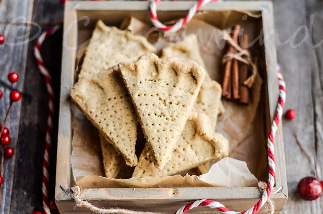 Spiced Shortbread Cookies - Cocoawind