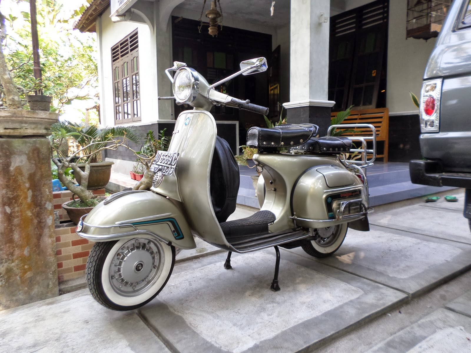 Vespa Lights Bar