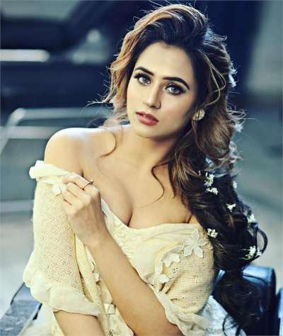 Oshin Brar Profile Affairs Contacts Boyfriend Gallery