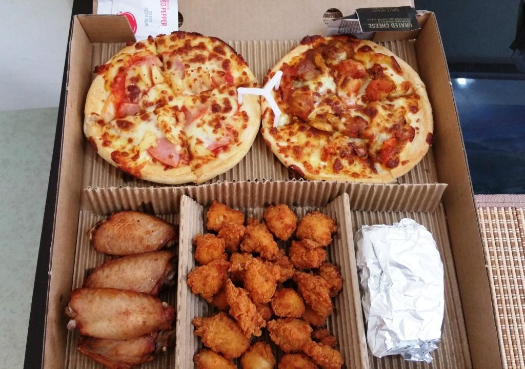 Another blog by Boh Tong the ex SIA cabin crew Pizza Hut's "Variety