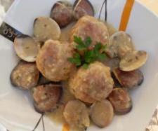  ALBÓNDIGAS DE SALMÓN CON ALMEJAS 