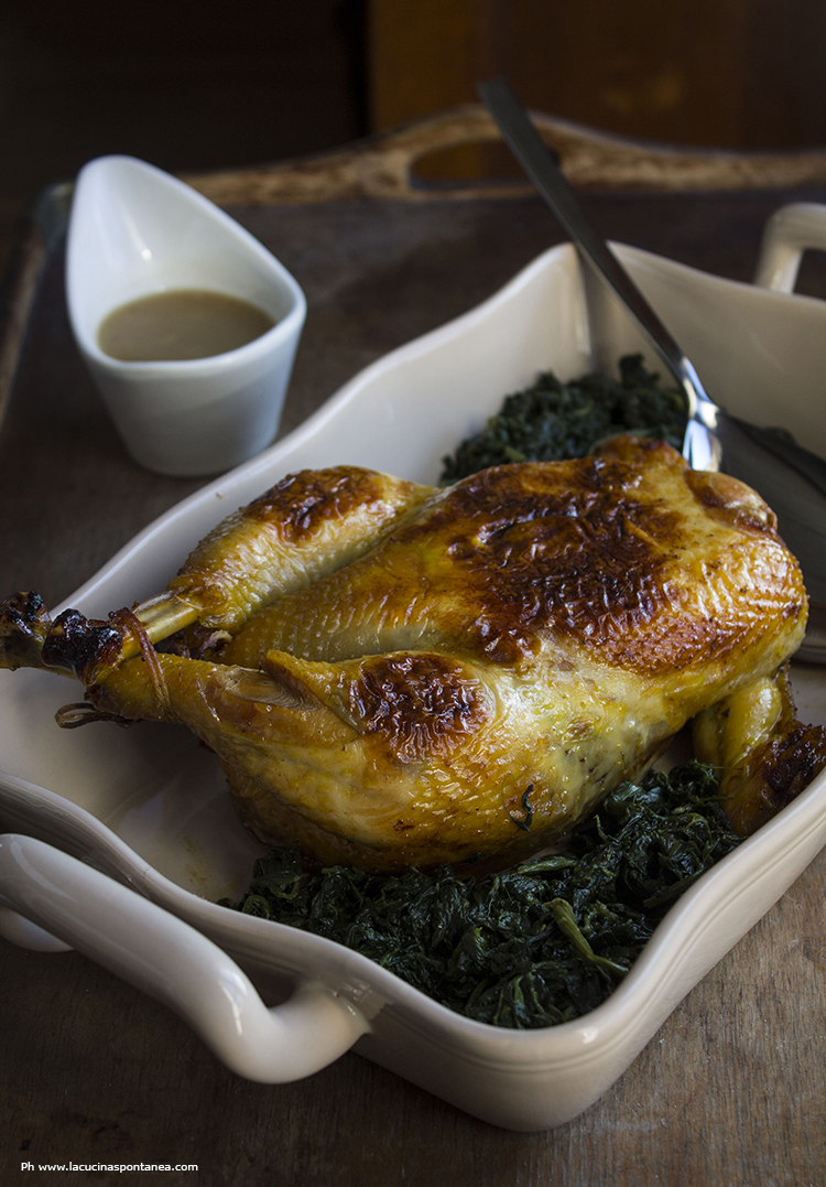 Pollo ripieno di patate allo zafferano, funghi porcini e salsiccia con