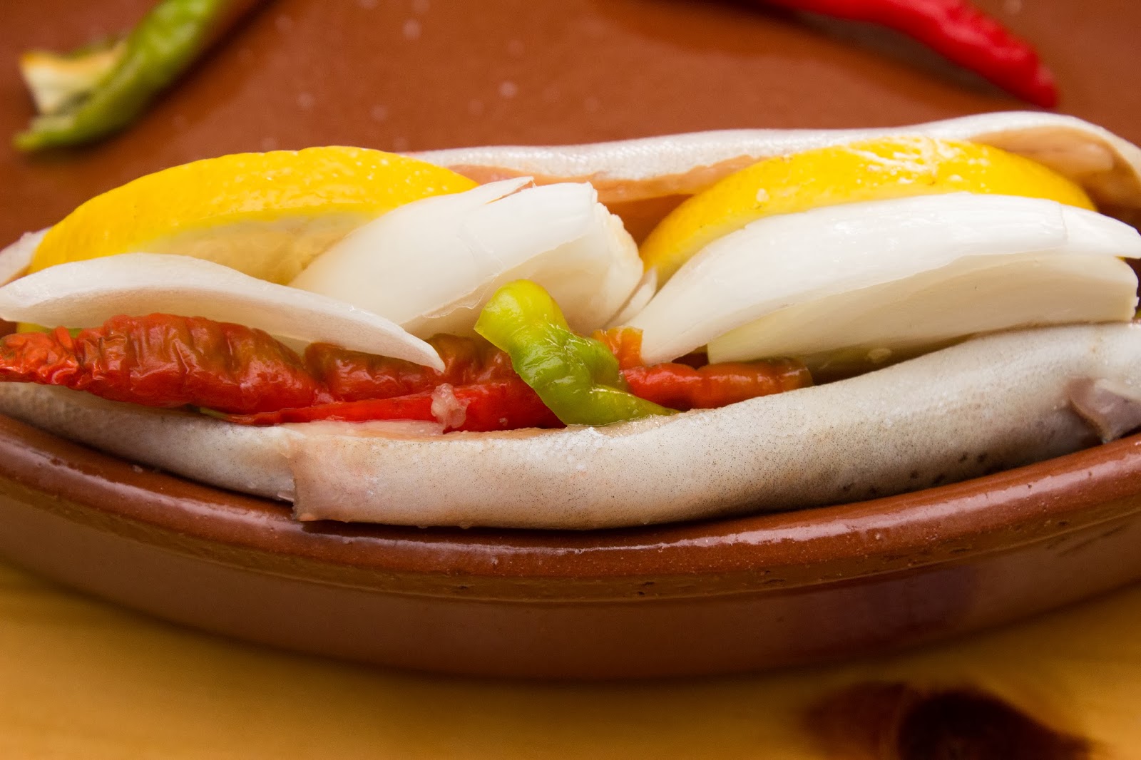 Trucha al horno con relleno de jamón y verduras | El Baúl de las delicias