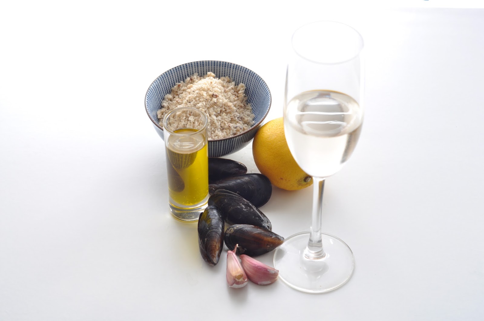 Simple Food Garlic and Oregano Stuffed Mussels