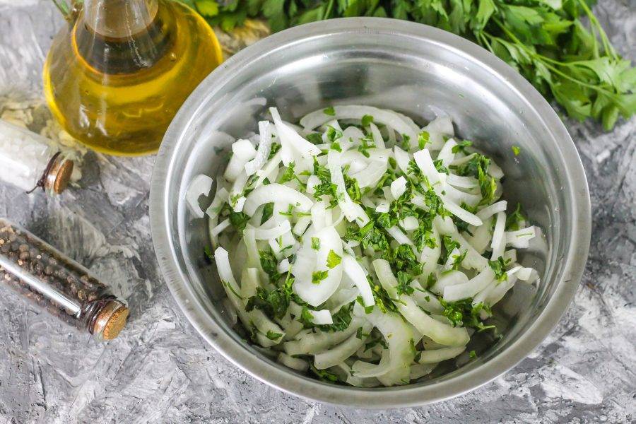 салат с луком. обжаренный лук. салат лук в уксусе. лук с растительным маслом рецепт. квашеная капуста с луком и маслом.