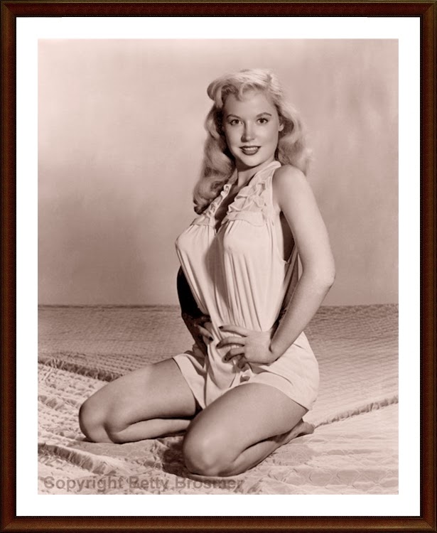 Ostáriz Art Gallery Betty Brosmer La chica perfecta
