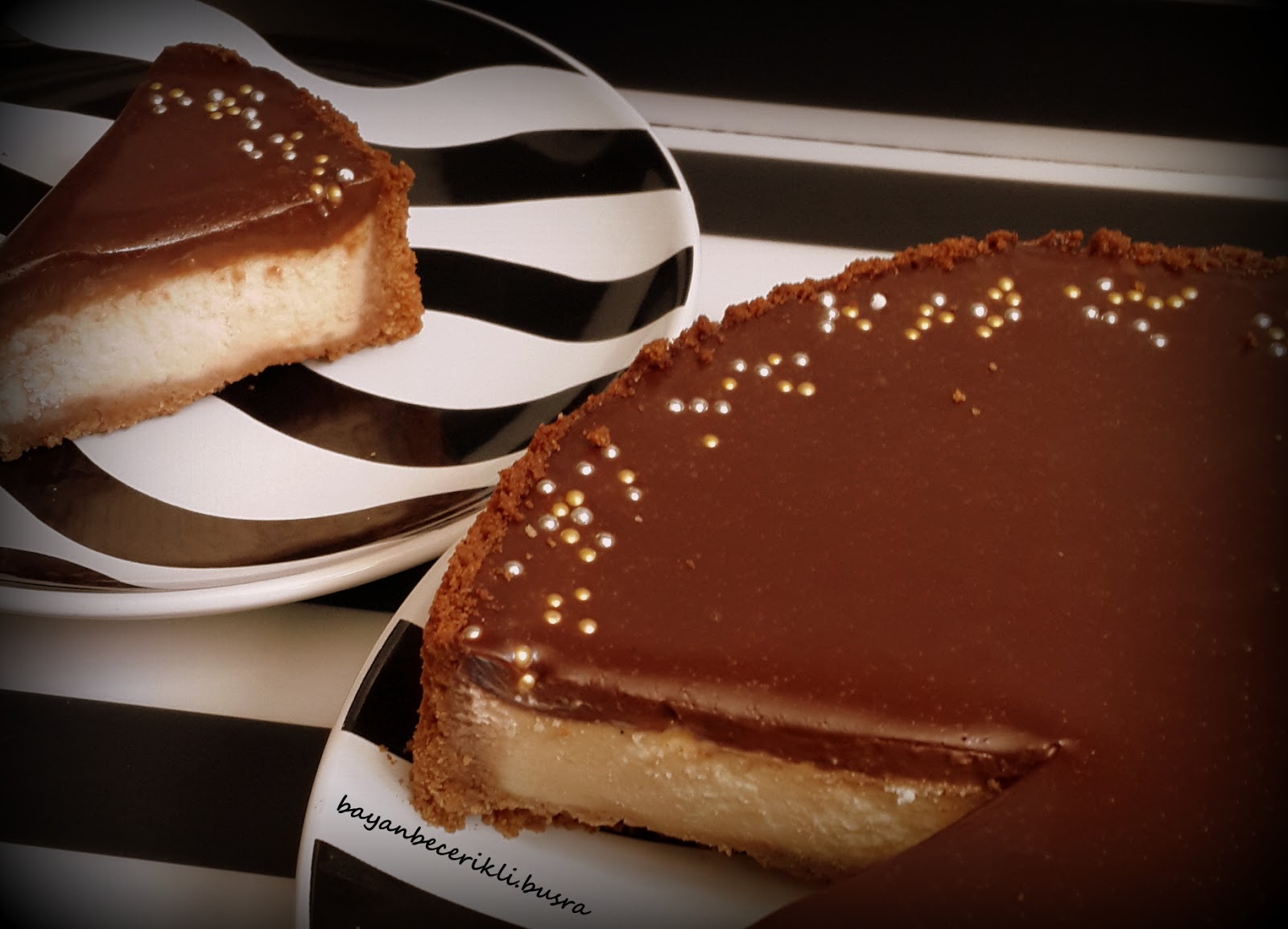 ÇİKOLATA SOSLU CHEESECAKE