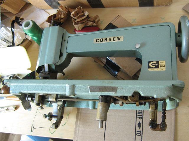 CONSEW 104-1T Manual Embroidery and Quilting Chainstitch Sewing Machine  With Table