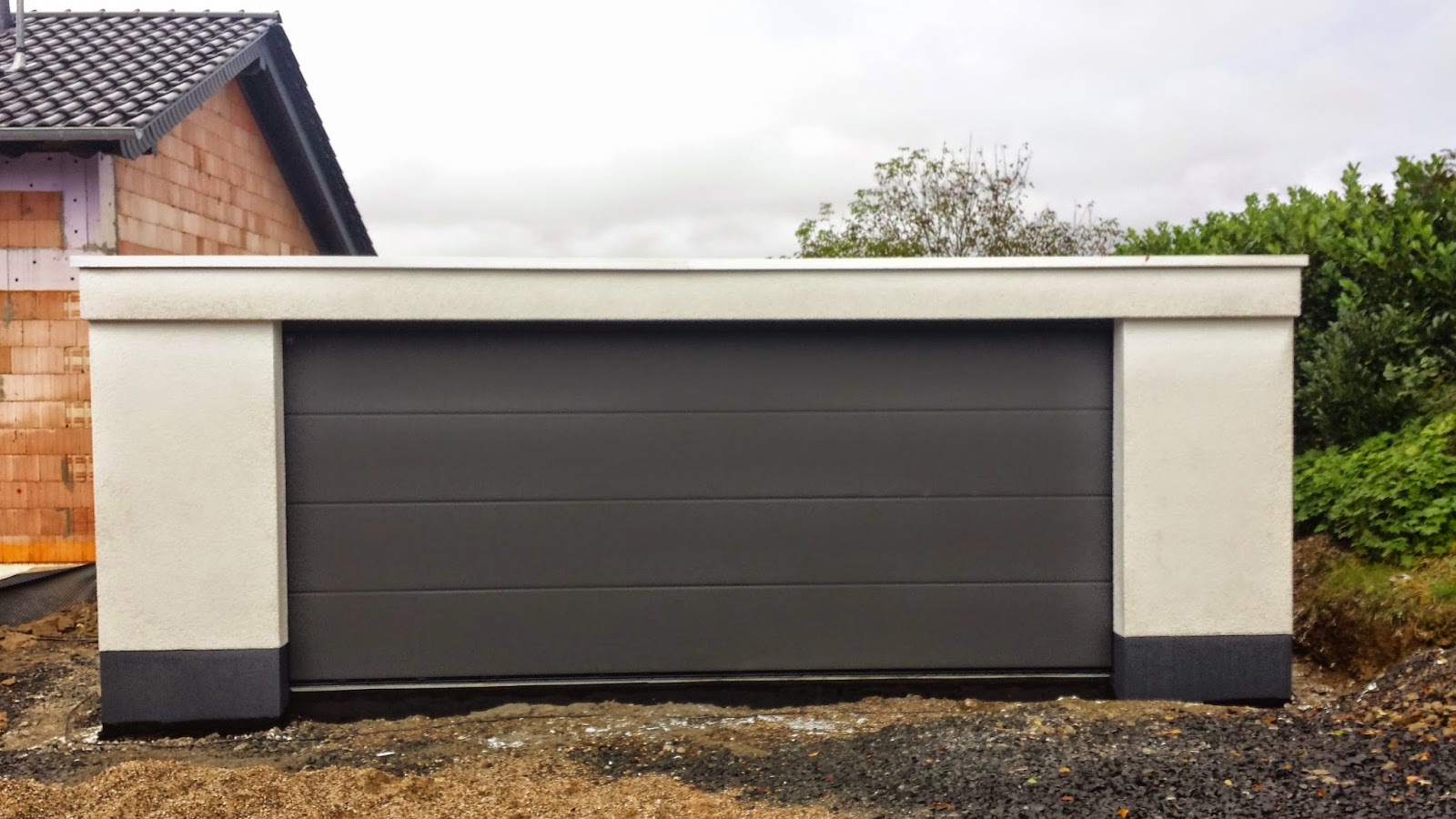 Unser Architektenhaus in AK: Garagentor