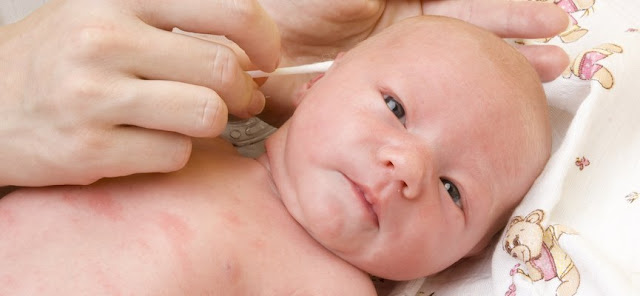 Membersihkan Telinga Bayi Jangan Asal Begini Cara yang Tepat ya Bunda