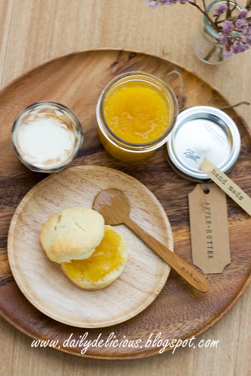 dailydelicious Easy Apple Butter (this one really has the butter ^^)