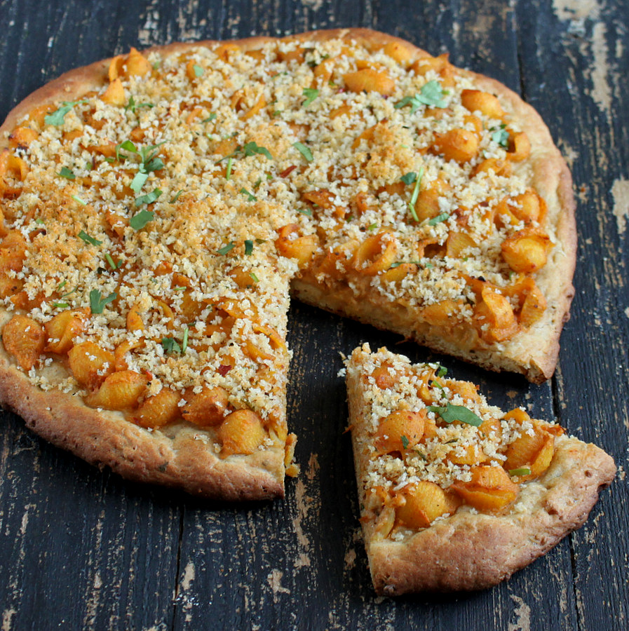 Chipotle Mac and Cheese Pizza with Kamut Wheat Cashew Crust. vegan recipe Vegan Richa