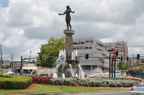 ARTE PUBLICO: ESCULTURAS Y MONUMENTOS EN PUERTO RICO: Monumento a la Herencia Taina de María Elena Perales en Caguas