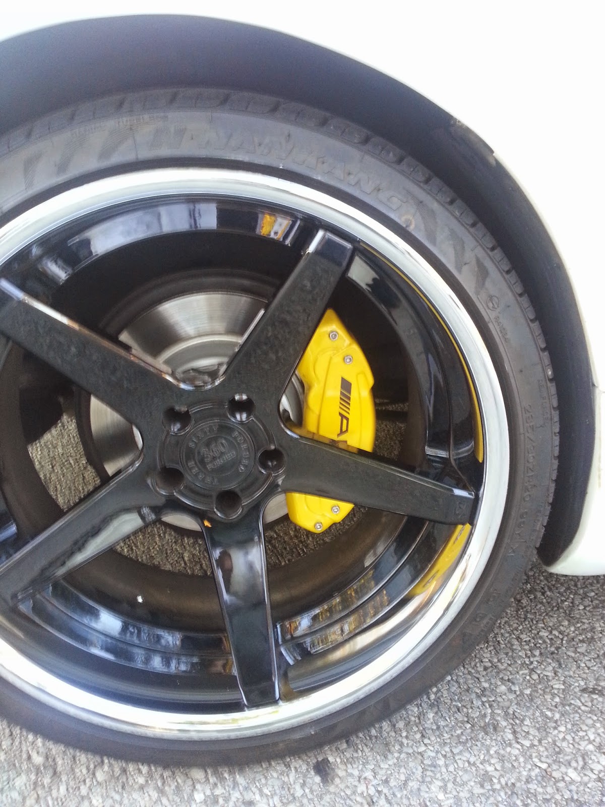 Ravenus Studios: SL500 Brake Caliper Covers - Yellow and Black!