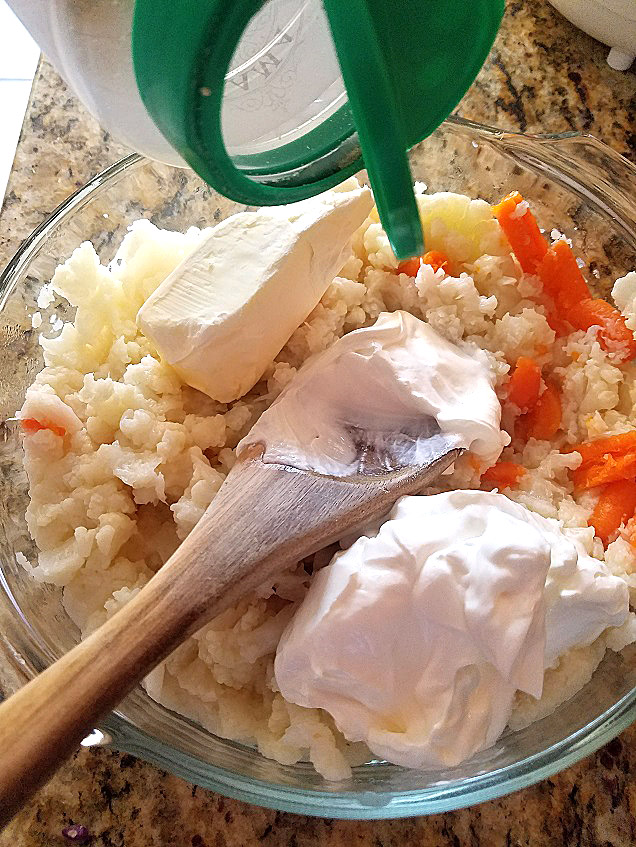 this is  smashed or mashed  together cauliflower and carrots mashed potatoes with sour cream and butter in keto low carb preparation. these low carb keto cauliflower mashed potatoes take the place of regular potatoes and copycat version of mashed potatoes. This is a Keto and Low Carb Recipe and also diabetic friendly