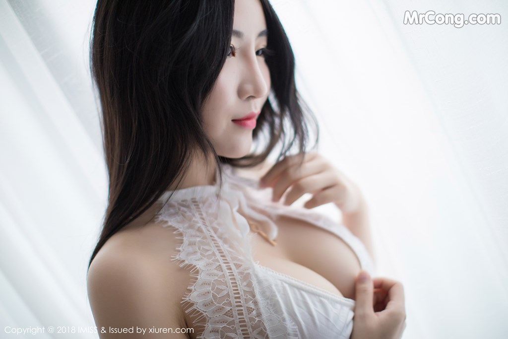 IMISS Vol.249: Model 绯 月樱 -Cherry (53 photos)