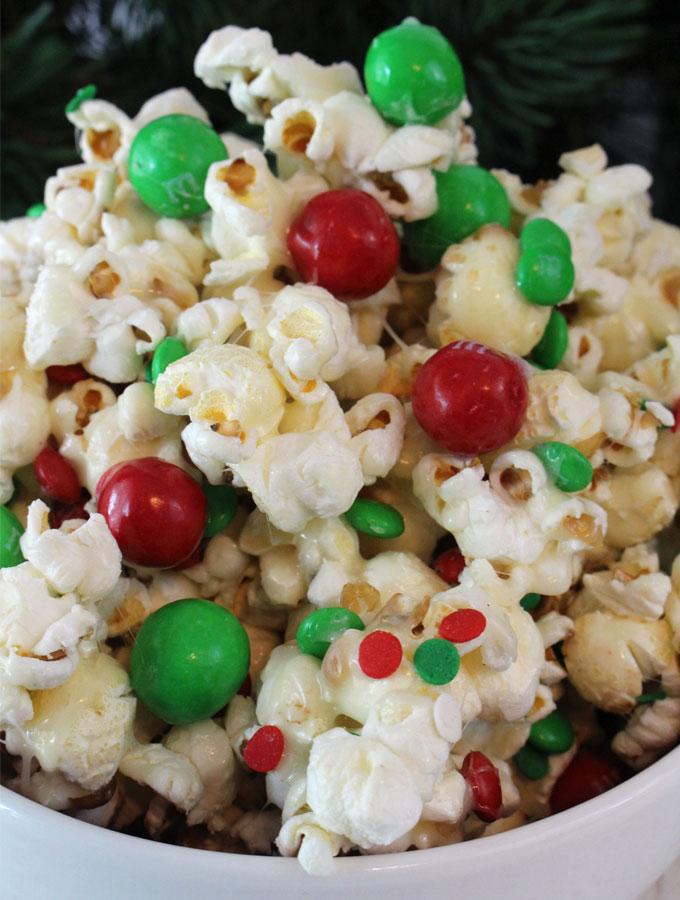 Christmas Santa Crunch Popcorn - Easy Christmas Desserts