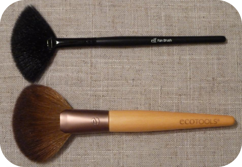 Nude Powder Ecotools Deluxe Fan Brush
