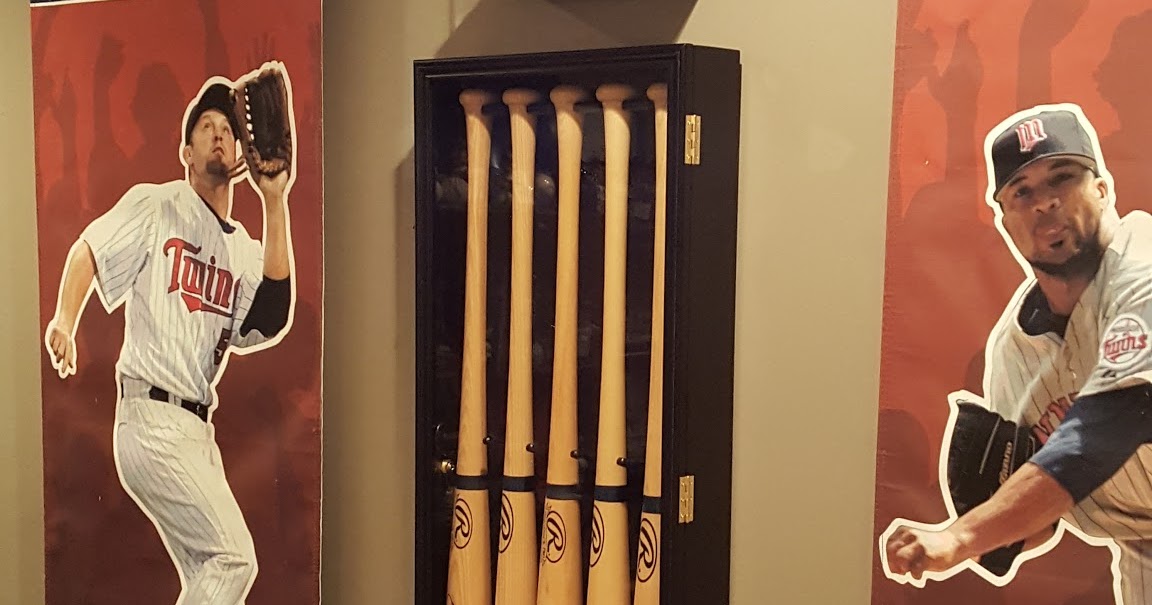 Droidtrader's Sports Memorabilia Bat Display Case Finally Up