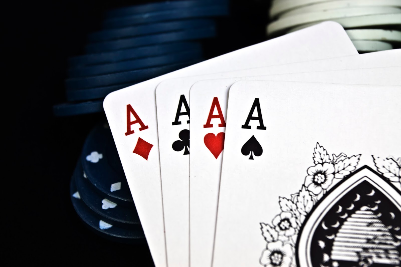 Три карты в покере