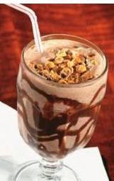 Foto do Milk Shake feito especialmente de Nutella, decorado com canudo em copo bonito.