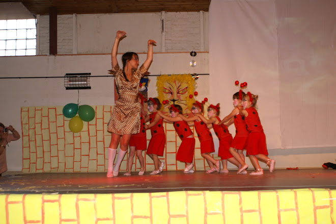 le serpentin de coccinelles (danse créative 4 /5 ans)