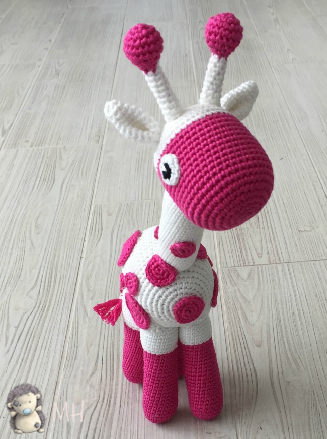 Jirafa amigurumi rosa