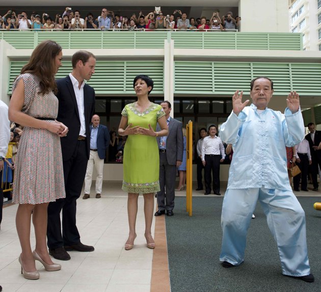 2012-09-12T104253Z_1835108066_GM1E89C1FUL01_RTRMADP_3_BRITAIN-ROYALS-SINGAPORE.JPG
