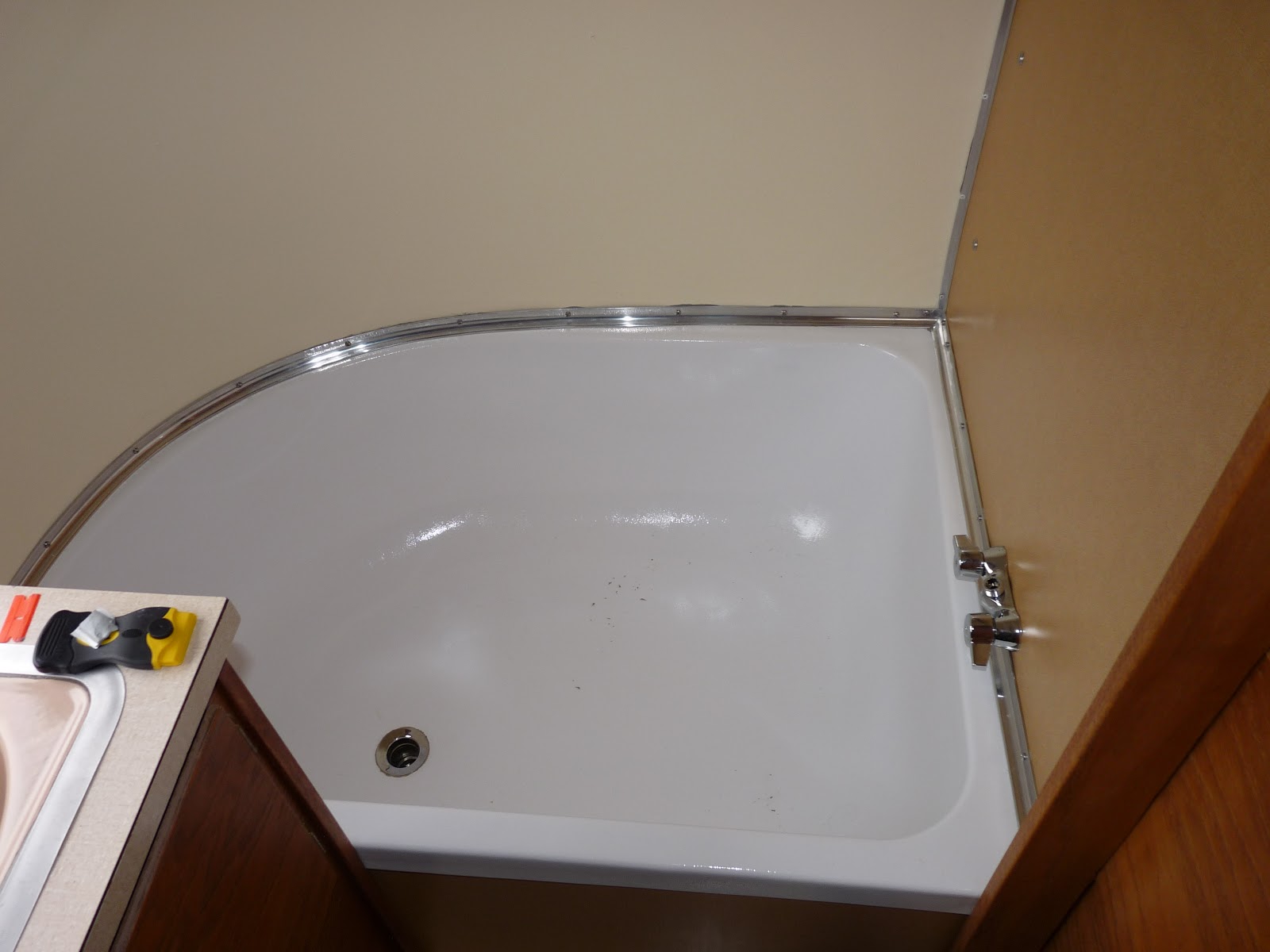 Plastic Trim Molding >> The Midllife Crisis - 1960 Airstream Restoration: Bathtub ... Plastic Trim Molding >> The Midllife Crisis - 1960 Airstream Restoration: Bathtub ...